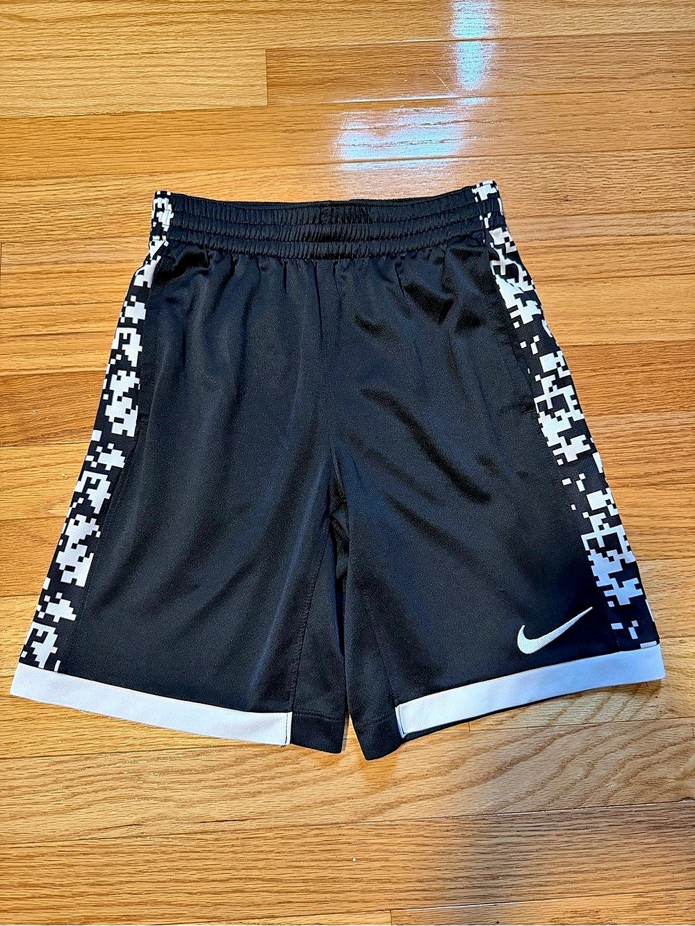 Nike Boys Athletic Shorts Geometric Black & White Size Medium